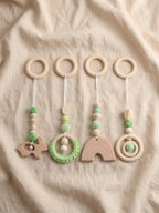 Jouets d'éveil en bois colorés
